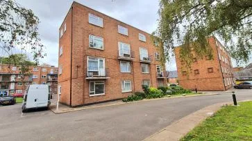 Property for Auction in Bedfordshire and Buckinghamshire - 59A Viceroy Court, High Street South, Dunstable, Bedfordshire LU6 3HP