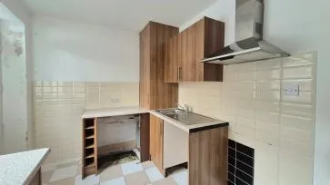 Property for Auction in Bedfordshire and Buckinghamshire - 59A Viceroy Court, High Street South, Dunstable, Bedfordshire LU6 3HP