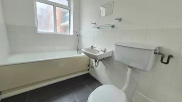 Property for Auction in Bedfordshire and Buckinghamshire - 59A Viceroy Court, High Street South, Dunstable, Bedfordshire LU6 3HP