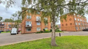 Property for Auction in Bedfordshire and Buckinghamshire - 59A Viceroy Court, High Street South, Dunstable, Bedfordshire LU6 3HP
