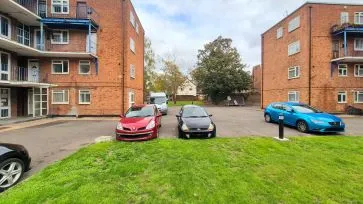 Property for Auction in Bedfordshire and Buckinghamshire - 59A Viceroy Court, High Street South, Dunstable, Bedfordshire LU6 3HP