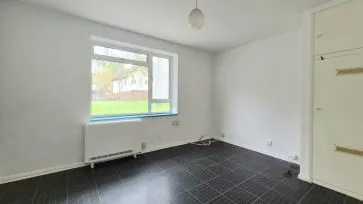 Property for Auction in Bedfordshire and Buckinghamshire - 59A Viceroy Court, High Street South, Dunstable, Bedfordshire LU6 3HP