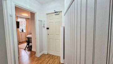 Property for Auction in Bedfordshire and Buckinghamshire - Flat 4, 57A High Street, Hemel Hempstead, Hertfordshire