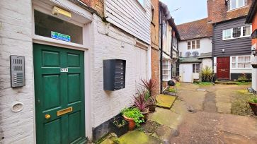 Property for Auction in Bedfordshire and Buckinghamshire - Flat 4, 57A High Street, Hemel Hempstead, Hertfordshire