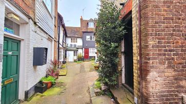 Property for Auction in Bedfordshire and Buckinghamshire - Flat 4, 57A High Street, Hemel Hempstead, Hertfordshire
