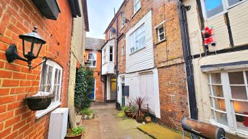 Property for Auction in Bedfordshire and Buckinghamshire - Flat 4, 57A High Street, Hemel Hempstead, Hertfordshire