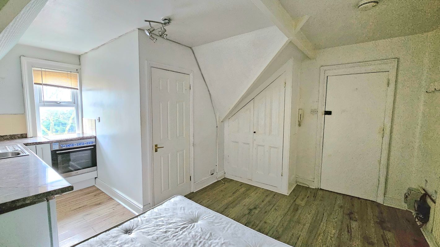 27 Biscot Road, Luton, Bedfordshire, LU3 1AH - Online Auctions
