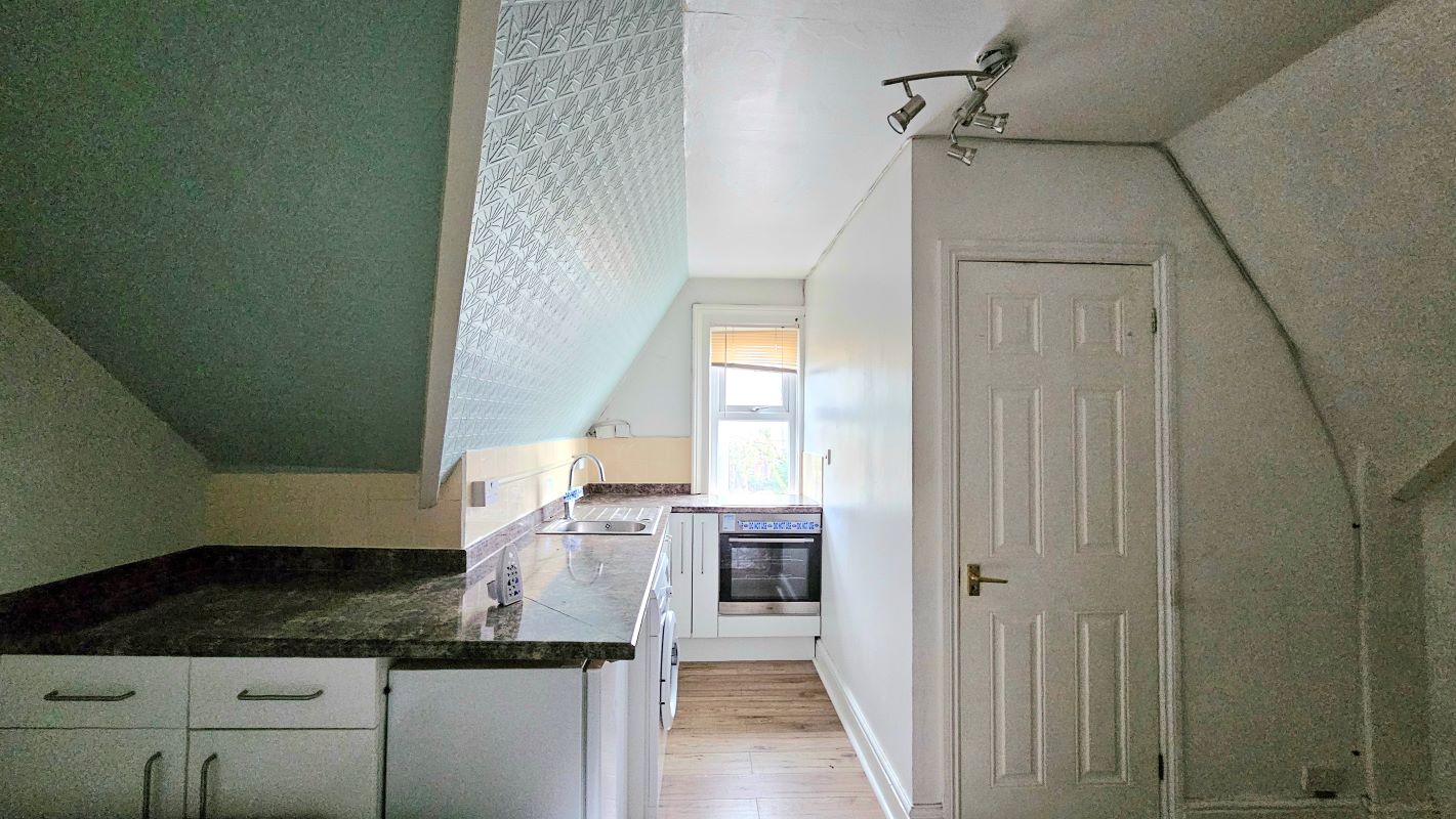 27 Biscot Road, Luton, Bedfordshire, LU3 1AH - Online Auctions