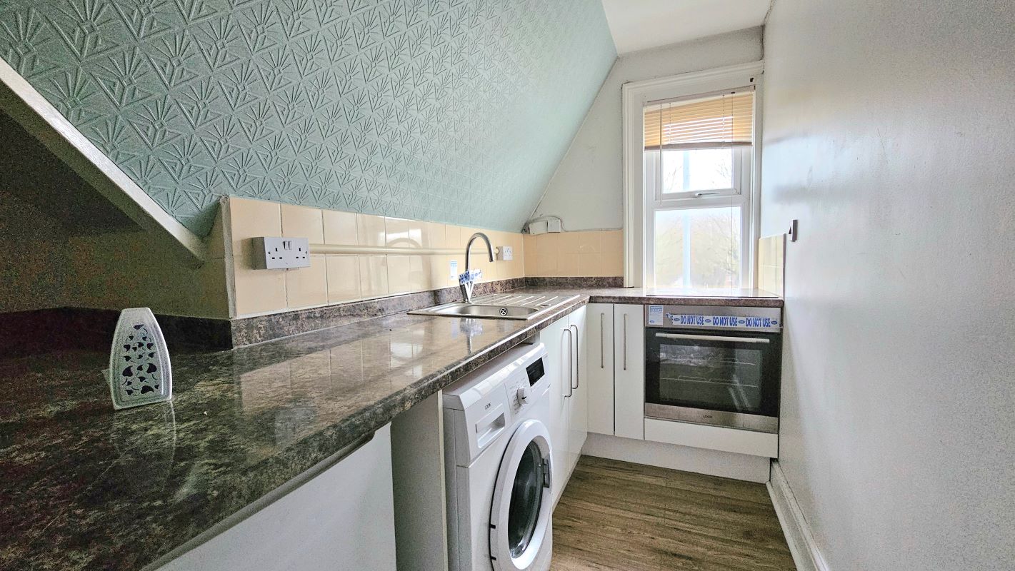 27 Biscot Road, Luton, Bedfordshire, LU3 1AH - Online Auctions