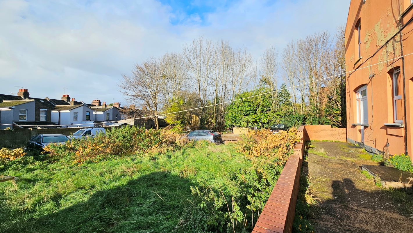 Biscot Road, Luton, Bedfordshire, LU3 1AH - Online Auctions