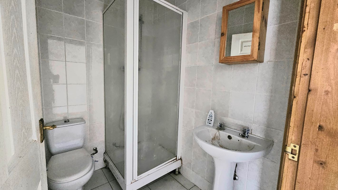 Biscot Road, Luton, Bedfordshire, LU3 1AH - Online Auctions