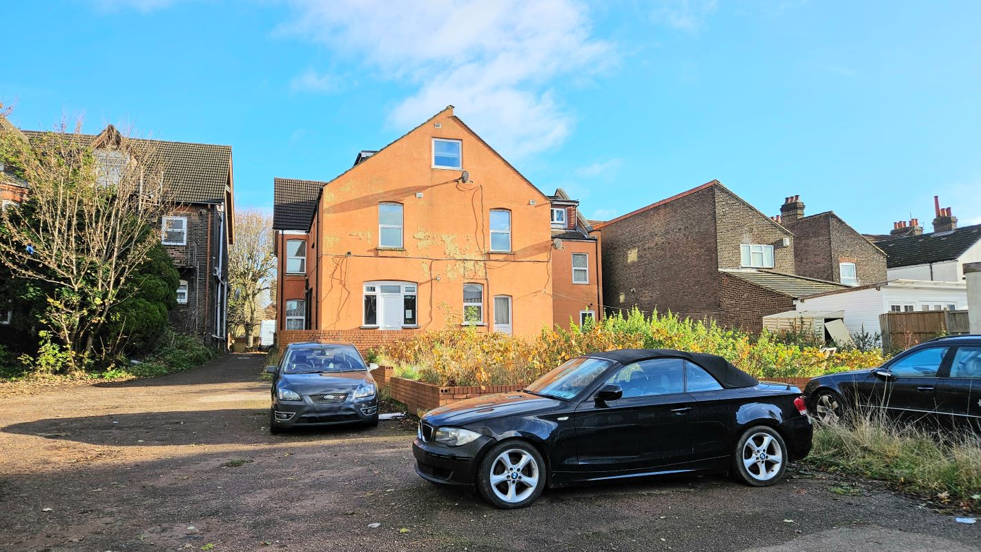 Biscot Road, Luton, Bedfordshire, LU3 1AH - Online Auctions