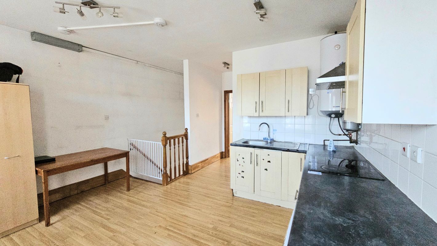 Biscot Road, Luton, Bedfordshire, LU3 1AH - Online Auctions