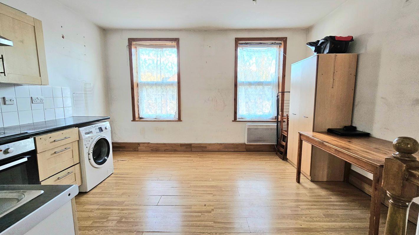 Biscot Road, Luton, Bedfordshire, LU3 1AH - Online Auctions