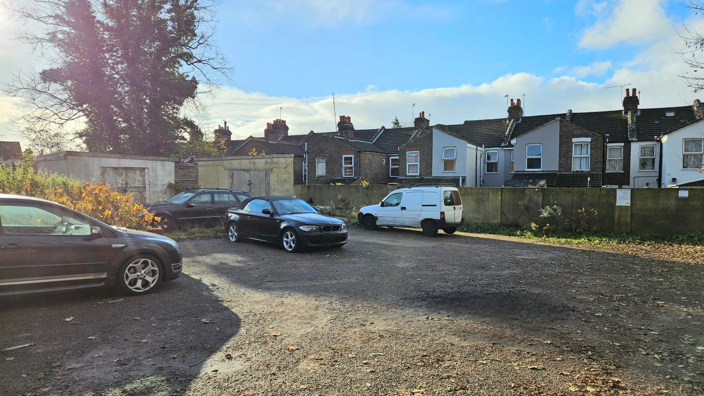 Biscot Road, Luton, Bedfordshire, LU3 1AH - Online Auctions