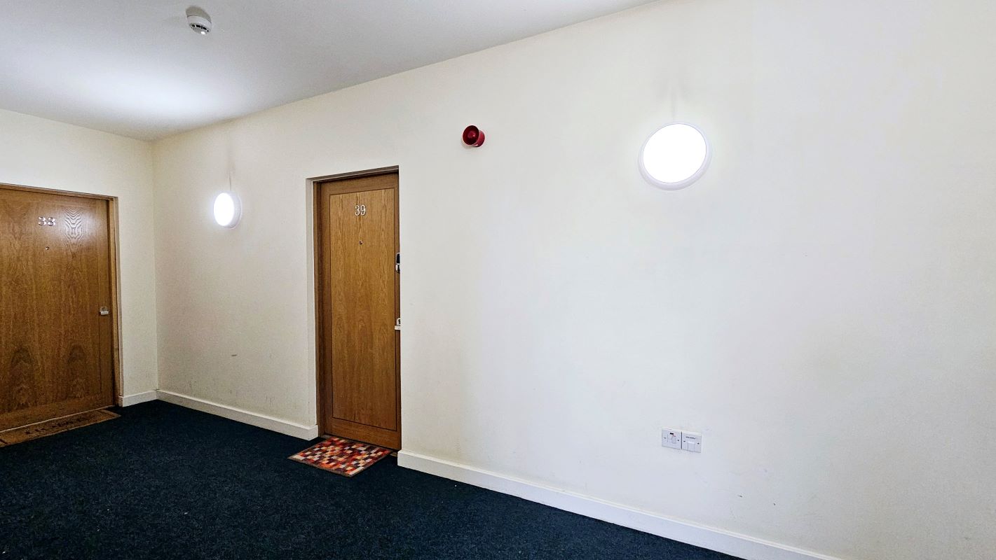 Hatton Place, Luton, Bedfordshire, LU2 0FB - Online Auctions