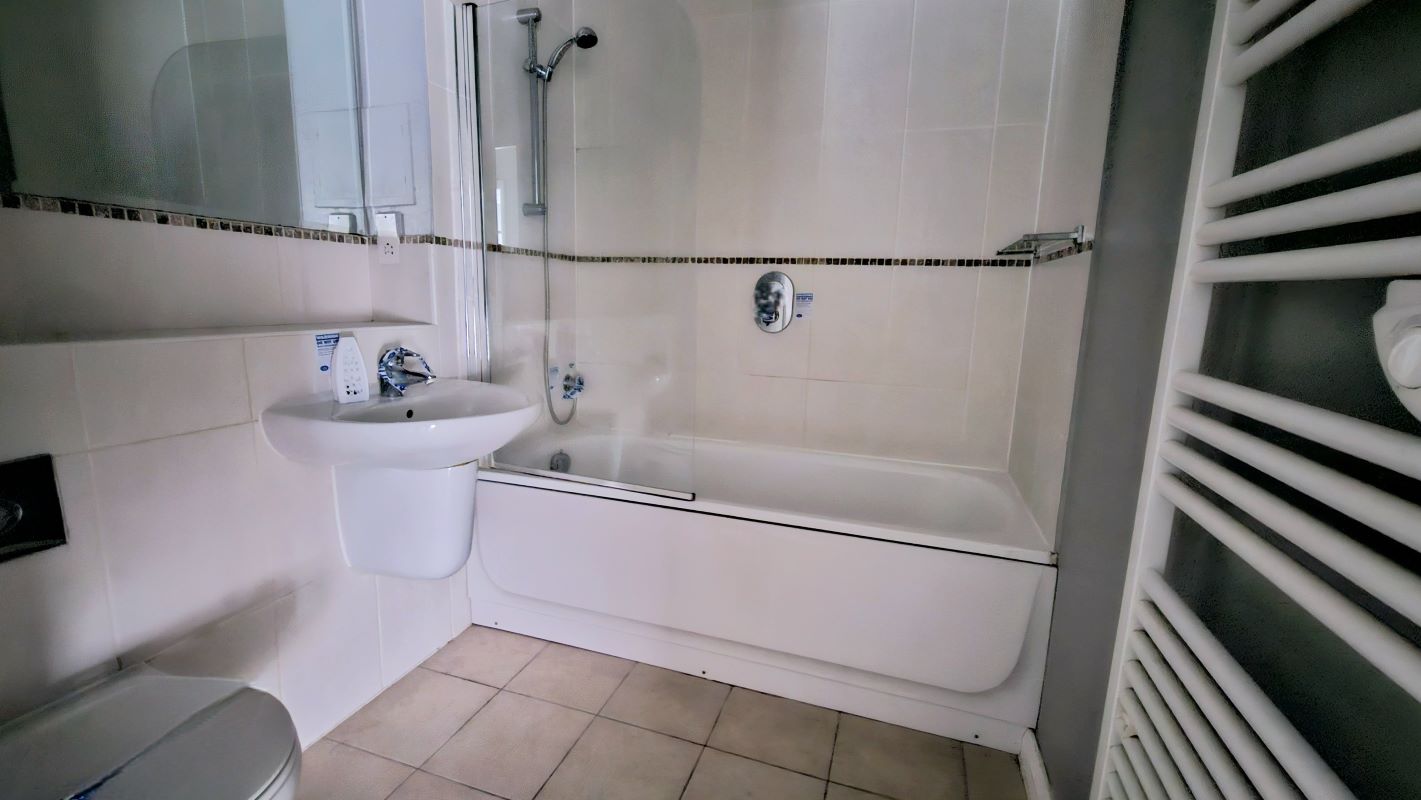 Hatton Place, Luton, Bedfordshire, LU2 0FB - Online Auctions