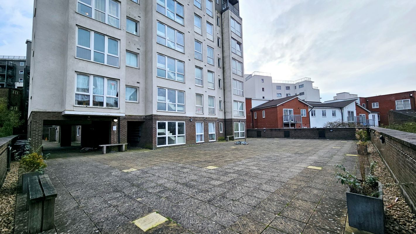 Hatton Place, Luton, Bedfordshire, LU2 0FB - Online Auctions