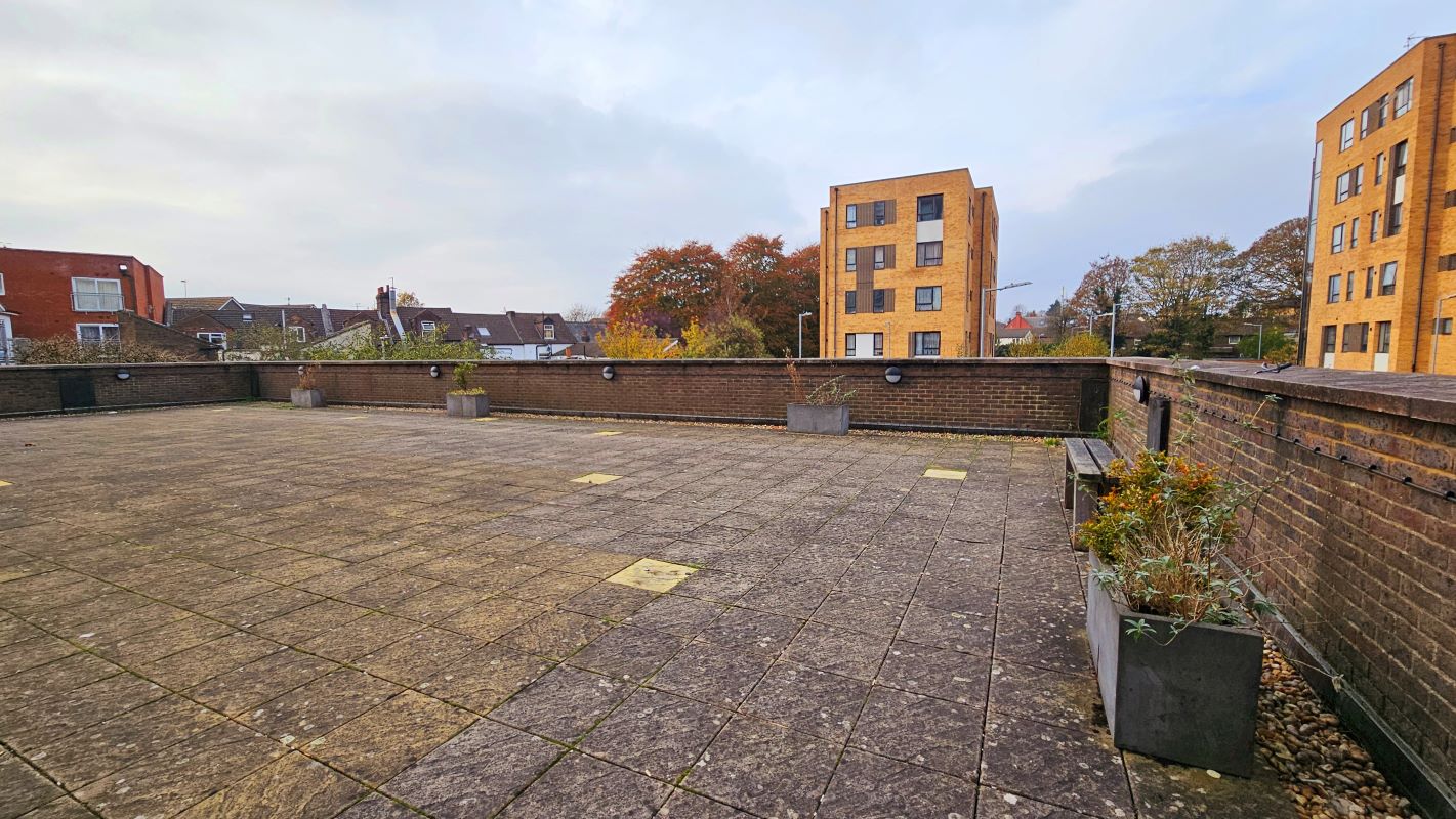 Hatton Place, Luton, Bedfordshire, LU2 0FB - Online Auctions