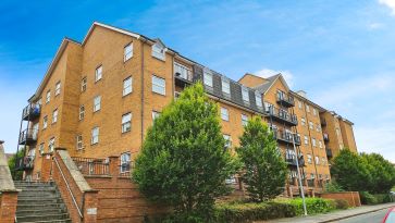 Property for Auction in Bedfordshire and Buckinghamshire - Apartment 8, The Academy, Luton, Bedfordshire