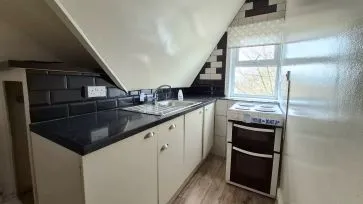 Property for Auction in Bedfordshire and Buckinghamshire - Flat 10, 27 Biscot Road, Luton, Bedfordshire