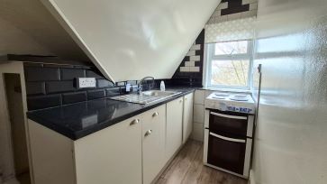 Property for Auction in Bedfordshire and Buckinghamshire - Flat 10, 27 Biscot Road, Luton, Bedfordshire LU3 1AH