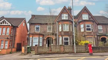 Property for Auction in Bedfordshire and Buckinghamshire - Flat 10, 27 Biscot Road, Luton, Bedfordshire