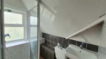Property for Auction in Bedfordshire and Buckinghamshire - Flat 10, 27 Biscot Road, Luton, Bedfordshire
