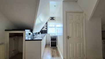Property for Auction in Bedfordshire and Buckinghamshire - Flat 10, 27 Biscot Road, Luton, Bedfordshire LU3 1AH
