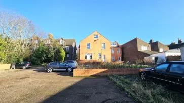 Property for Auction in Bedfordshire and Buckinghamshire - Flat 10, 27 Biscot Road, Luton, Bedfordshire