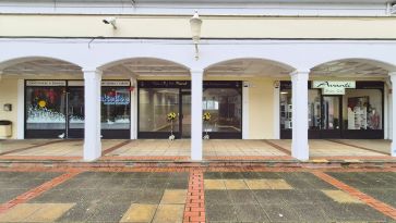 Property for Auction in Bedfordshire and Buckinghamshire - Unit 4 , Watermead Centre, Lakeside, Aylesbury, Buckinghamshire HP19 0FX