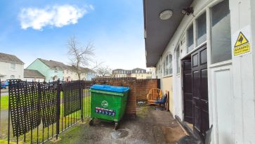 Property for Auction in Bedfordshire and Buckinghamshire - Unit 4 , Watermead Centre, Lakeside, Aylesbury, Buckinghamshire HP19 0FX