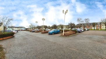 Property for Auction in Bedfordshire and Buckinghamshire - Unit 4 , Watermead Centre, Lakeside, Aylesbury, Buckinghamshire HP19 0FX