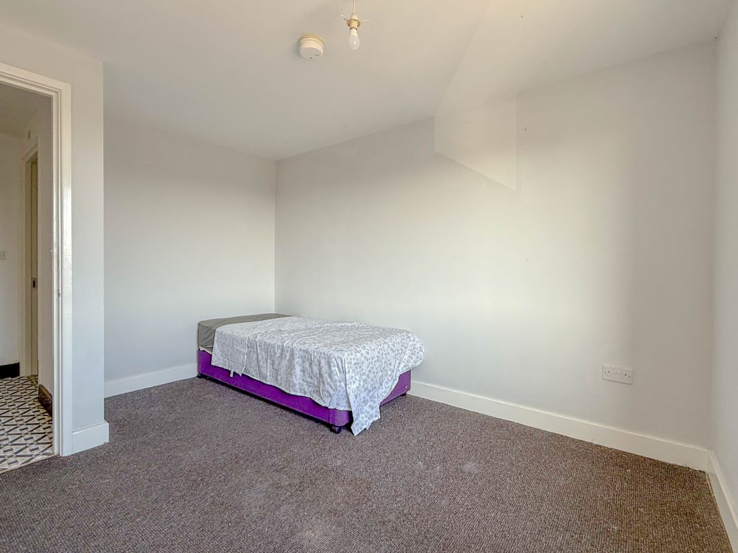5 Freehold Street, Northampton, Northamptonshire, NN2 6BF - Online Auctions
