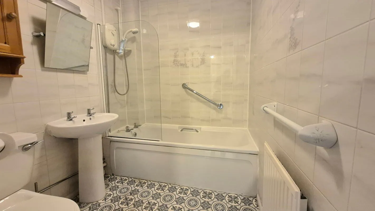 Spenser House, Aylesbury, Buckinghamshire, HP21 9LL - Online Auctions