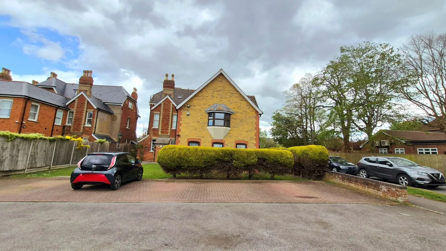 Spenser House, Aylesbury, Buckinghamshire, HP21 9LL - Online Auctions