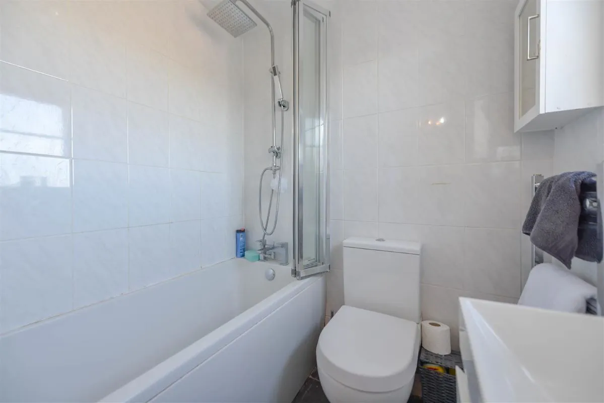 Wareside, Ware, Hertfordshire, SG12 7QX - Online Auctions