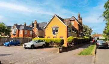 Property for Auction in Bedfordshire and Buckinghamshire - Flat 3, Spenser House, 145 Wendover Road, Aylesbury, Buckinghamshire HP21 9LL