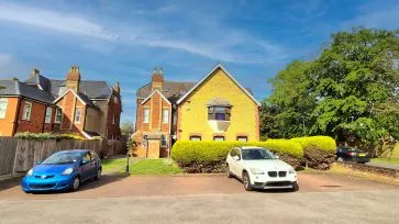 Property for Auction in Bedfordshire and Buckinghamshire - Flat 3, Spenser House, 145 Wendover Road, Aylesbury, Buckinghamshire HP21 9LL