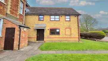 Property for Auction in Bedfordshire and Buckinghamshire - Flat 3, Spenser House, 145 Wendover Road, Aylesbury, Buckinghamshire HP21 9LL