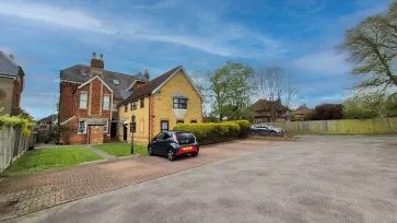 Property for Auction in Bedfordshire and Buckinghamshire - Flat 3, Spenser House, 145 Wendover Road, Aylesbury, Buckinghamshire HP21 9LL