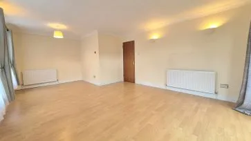 Property for Auction in Bedfordshire and Buckinghamshire - Flat 3, Spenser House, 145 Wendover Road, Aylesbury, Buckinghamshire HP21 9LL