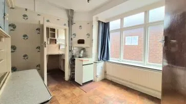 Property for Auction in Bedfordshire and Buckinghamshire - 97 Montrose Avenue, Luton, Bedfordshire LU3 1HP