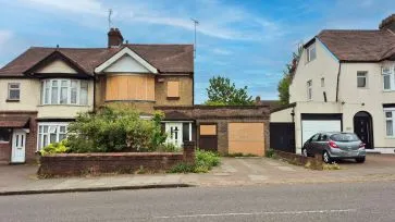 Property for Auction in Bedfordshire and Buckinghamshire - 97 Montrose Avenue, Luton, Bedfordshire LU3 1HP