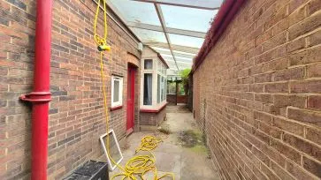 Property for Auction in Bedfordshire and Buckinghamshire - 97 Montrose Avenue, Luton, Bedfordshire LU3 1HP