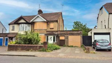 Property for Auction in Bedfordshire and Buckinghamshire - 97 Montrose Avenue, Luton, Bedfordshire LU3 1HP