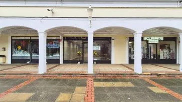 Property for Auction in Bedfordshire and Buckinghamshire - Unit 4 , Watermead Centre, Lakeside, Aylesbury, Buckinghamshire HP19 0FX