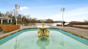 Property for Auction in Bedfordshire and Buckinghamshire - Unit 4 , Watermead Centre, Lakeside, Aylesbury, Buckinghamshire HP19 0FX