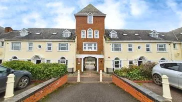 Property for Auction in Bedfordshire and Buckinghamshire - Unit 4 , Watermead Centre, Lakeside, Aylesbury, Buckinghamshire HP19 0FX