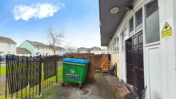 Property for Auction in Bedfordshire and Buckinghamshire - Unit 4 , Watermead Centre, Lakeside, Aylesbury, Buckinghamshire HP19 0FX